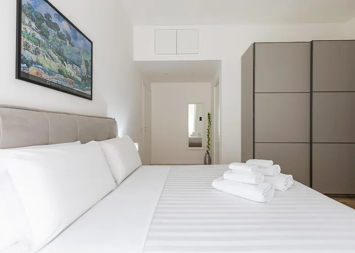 Hostly-the Montebello Suite-near Trevi דירה